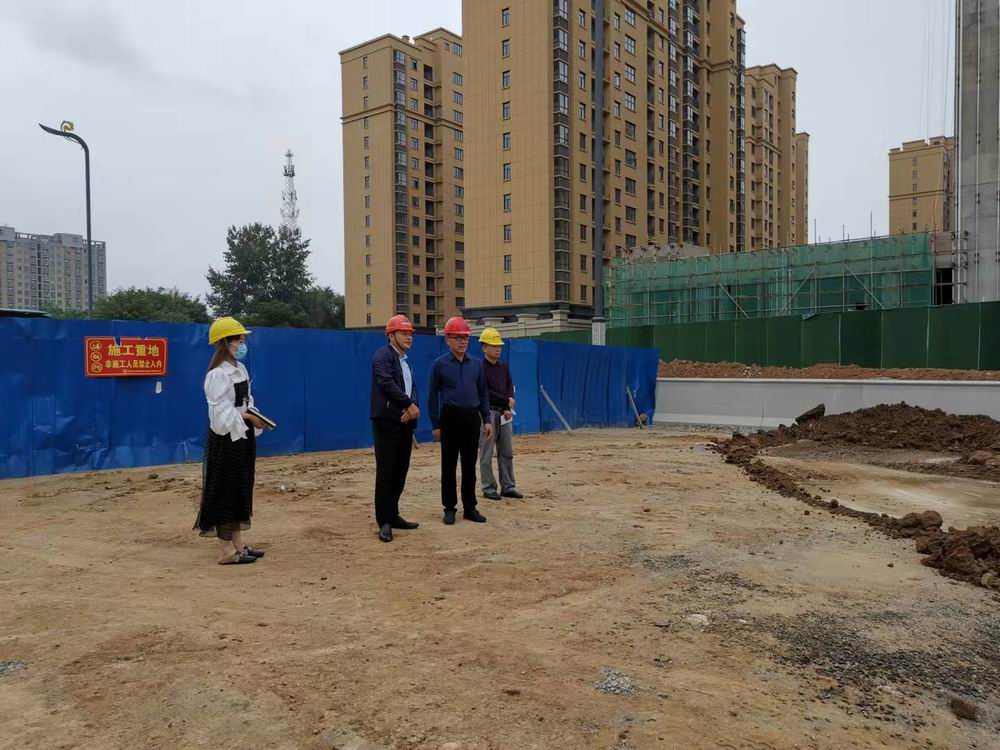 集團(tuán)董事長(zhǎng)孔德穩(wěn)趕赴新十八大街項(xiàng)目施工現(xiàn)場(chǎng)、王水生產(chǎn)基地視察工作