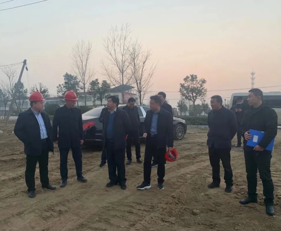 平橋區(qū)主要領(lǐng)導(dǎo)視察永和集團城陽城拌合站項目