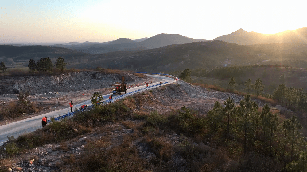 公路更安全、道路更暢安 ——振和交安農(nóng)村公路安防工程施工