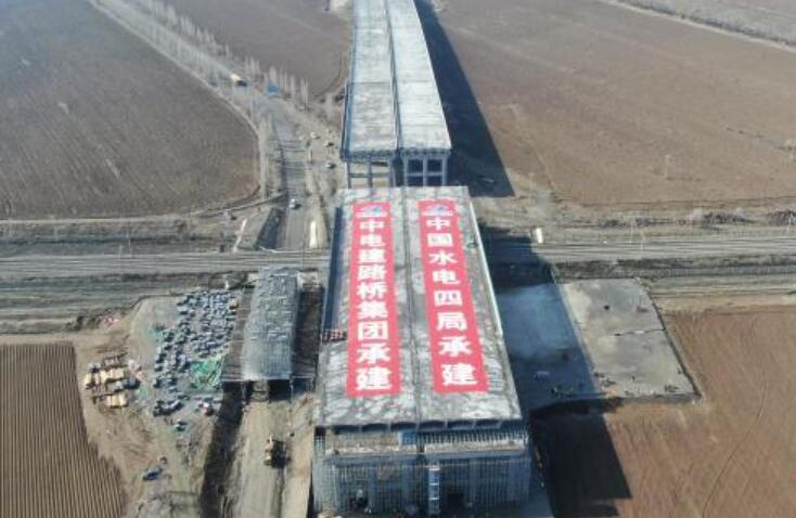 新疆單體最大、橋面最寬、重量最大的轉體橋成功轉體